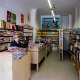 Qualche anno dopo il signore trov� un locale in via Bovio, dove inizi� ad allestire una vera e propria bottega di fumetti usati, ma nel 1967, purtroppo, mor�. Cos� fu proprio l�omonimo nipote, che all�epoca viveva in Germania, a tornare a Bari per rilevare l�attivit� spostandosi agli inizi degli anni 70 nell�attuale sede, sempre sulla stessa strada